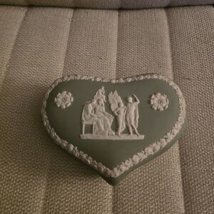 Wedgwood Heart Shaped Trinket Box Green Jasperware Ulysses & Chariot